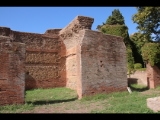 03995 ostia - regio i - insula v-vi - portico est e ovest di pio ix and loggias (i,v,2 - i,vi,1) - cardo maximus - li - laden 12 - 09-2022.jpg